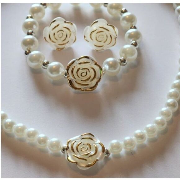 Faux Pearl Choker Necklace Bracelet and Pierced Earrings 3 Piece Set New - Picture 4 of 8